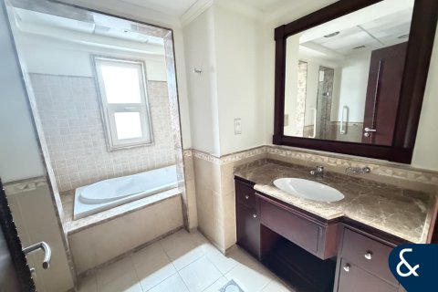 Villa in Victory Heights, Dubai Sports City, Dubai 5 bedrooms, 1269 sq.m. № 98922 - photo 16