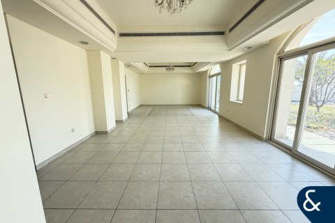 Villa in Victory Heights, Dubai Sports City, Dubai 5 bedrooms, 1269 sq.m. № 98922 - photo 5