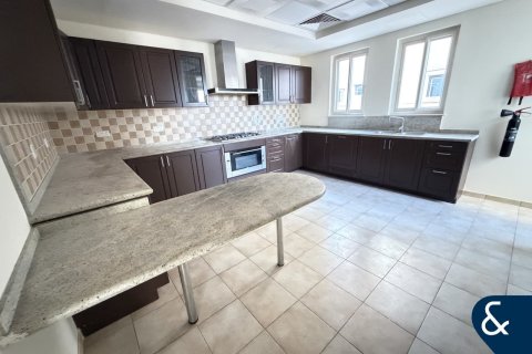 Villa in Victory Heights, Dubai Sports City, Dubai 5 bedrooms, 1269 sq.m. № 98922 - photo 9