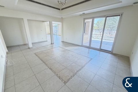 Villa in Victory Heights, Dubai Sports City, Dubai 5 bedrooms, 1269 sq.m. № 98922 - photo 4