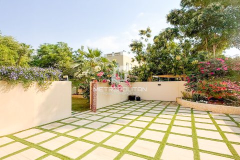 Купить виллу в Мудоне, Дубай: 5 спален, 530м², № 74171 - фото 13