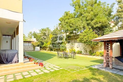 Купить виллу в Мудоне, Дубай: 5 спален, 530м², № 74171 - фото 12