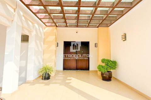 Купить виллу в Мудоне, Дубай: 5 спален, 530м², № 74171 - фото 14