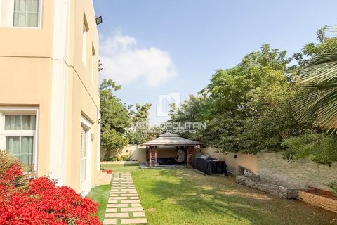 Купить виллу в Мудоне, Дубай: 5 спален, 530м², № 74171 - фото 16