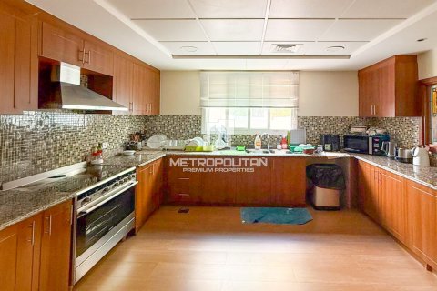 Купить виллу в Мудоне, Дубай: 5 спален, 530м², № 74171 - фото 7