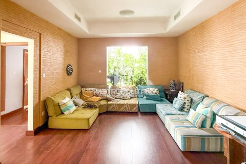 Купить виллу в Мудоне, Дубай: 5 спален, 530м², № 74171 - фото 4