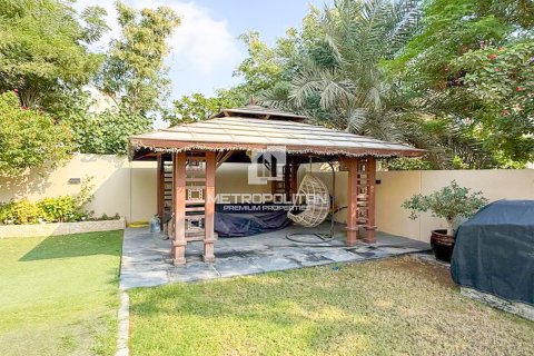 Купить виллу в Мудоне, Дубай: 5 спален, 530м², № 74171 - фото 15