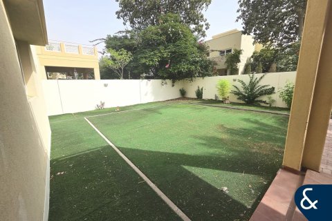 Villa en Meadows, Dubai, 4 dormitorios, 539 m², № 76764 - foto 4