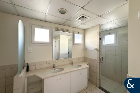 Villa en Meadows, Dubai, 4 dormitorios, 540 m², № 76764 - foto 11