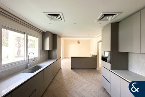 Villa en Meadows, Dubai, 4 dormitorios, 540 m², № 76764 - foto 6