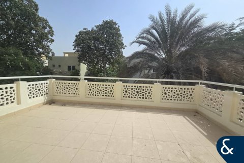 Villa en Meadows, Dubai, 4 dormitorios, 539 m², № 76764 - foto 12