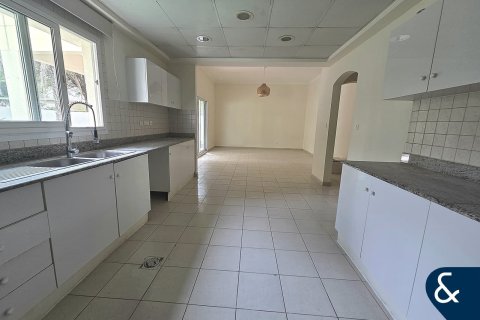 Villa en Meadows, Dubai, 4 dormitorios, 539 m², № 76764 - foto 6