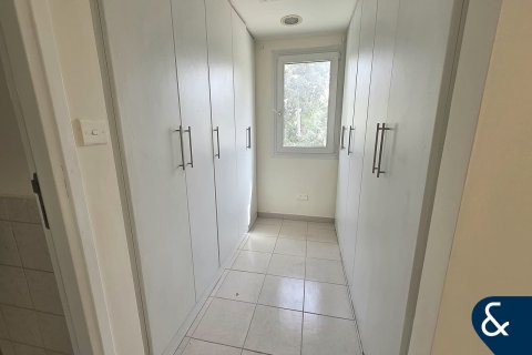 Villa en Meadows, Dubai, 4 dormitorios, 539 m², № 76764 - foto 10