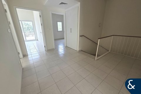 Villa en Meadows, Dubai, 4 dormitorios, 539 m², № 76764 - foto 8