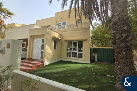 Villa en Meadows, Dubai, 4 dormitorios, 539 m², № 76764 - foto 1