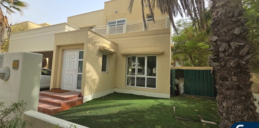 Villa in Meadows, Dubai 4 bedrooms, 539 sq.m. № 76764