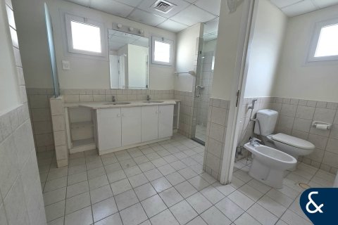 Villa en Meadows, Dubai, 4 dormitorios, 539 m², № 76764 - foto 11