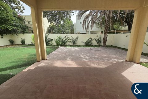 Villa en Meadows, Dubai, 4 dormitorios, 539 m², № 76764 - foto 18