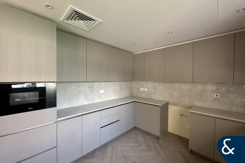 Villa en Meadows, Dubai, 4 dormitorios, 540 m², № 76764 - foto 3