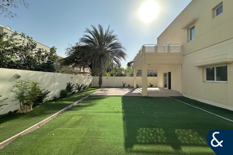 Villa en Meadows, Dubai, 4 dormitorios, 540 m², № 76764 - foto 16