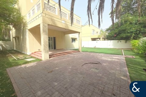 Villa en Meadows, Dubai, 4 dormitorios, 539 m², № 76764 - foto 2