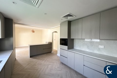 Villa en Meadows, Dubai, 4 dormitorios, 540 m², № 76764 - foto 4