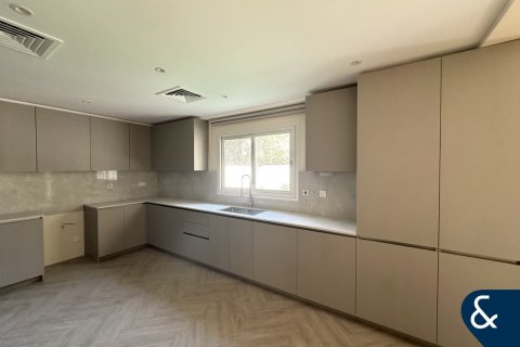 Villa en Meadows, Dubai, 4 dormitorios, 540 m², № 76764 - foto 2