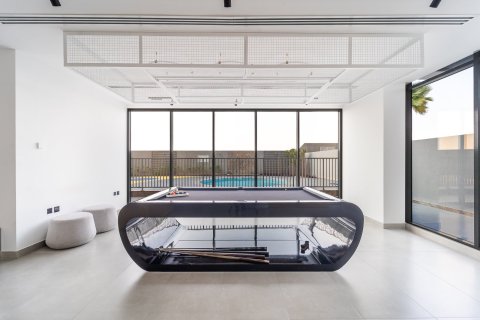 Apartment in Jumeirah Village Circle, Dubai 2 bedrooms, 209 sq.m. № 101216 - photo 10