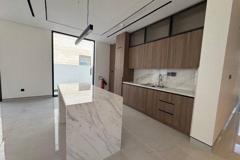 Villa in Dubai South (Dubai World Central), Dubai 5 bedrooms, 618 sq.m. № 101215 - photo 12