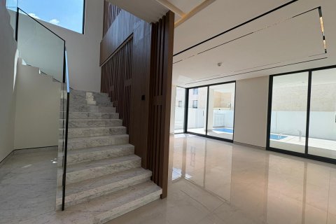 Villa in Dubai South (Dubai World Central), Dubai 5 bedrooms, 618 sq.m. № 101215 - photo 7