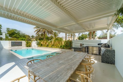 Купить виллу в Дубае: 5 спален, 409м², № 101223 - фото 17