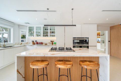 Купить виллу в Дубае: 5 спален, 409м², № 101223 - фото 9