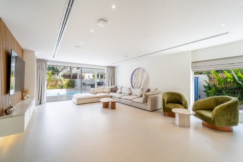 Купить виллу в Дубае: 5 спален, 409м², № 101223 - фото 13