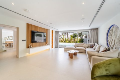 Купить виллу в Дубае: 5 спален, 409м², № 101223 - фото 11