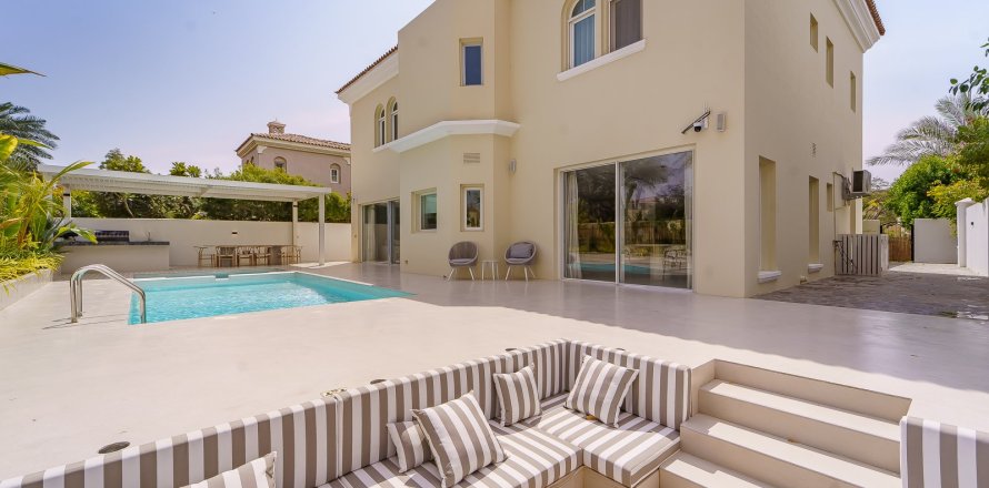 Вилла в Дубае, 5 спален, 409м², № 101223