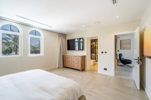 Купить виллу в Дубае: 5 спален, 409м², № 101223 - фото 4