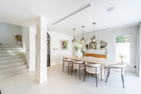 Купить виллу в Дубае: 5 спален, 409м², № 101223 - фото 7