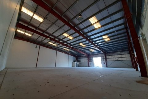 Almacén en Phase 2, Dubai, 724.6 m², № 7249 - foto 1