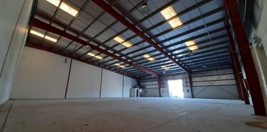 Almacén en Phase 2, Dubai, 724.6 m², № 7249