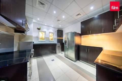 Снять в аренду виллу в Дубае: 5 спален, 570.8м², № 71640 - фото 7