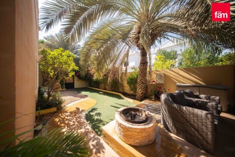 Снять в аренду виллу в Дубае: 5 спален, 570.8м², № 71640 - фото 4