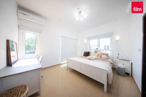 Снять в аренду виллу в Дубае: 5 спален, 570.8м², № 71640 - фото 12