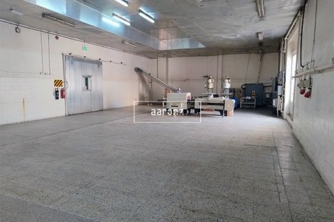 Warehouse in Al Quoz, Dubai 418.1 sq.m. № 10892 - photo 1