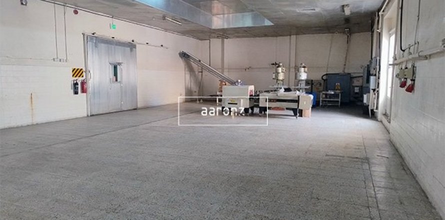 Warehouse in Al Quoz, Dubai 418.1 sq.m. № 10892