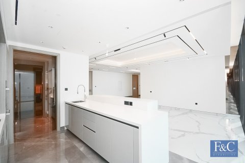 Apartment in Dubai Internet City, Dubai 4 bedrooms, 447 sq.m. № 103758 - photo 18