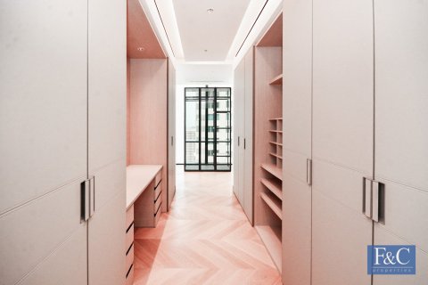 Apartment in Dubai Internet City, Dubai 4 bedrooms, 447 sq.m. № 103758 - photo 12