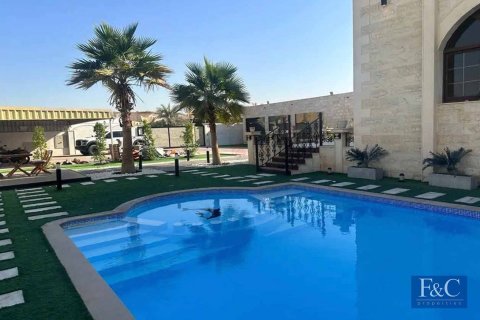 Villa in Al Barsha 2, Al Barsha, Dubai 6 bedrooms, 1394 sq.m. № 103765 - photo 9