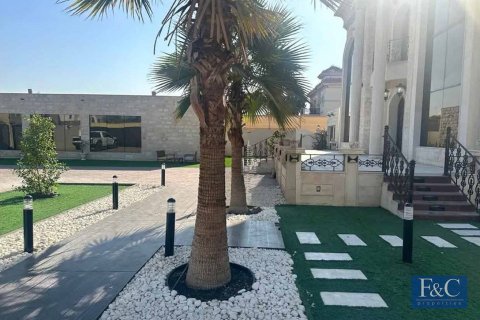 Villa in Al Barsha 2, Al Barsha, Dubai 6 bedrooms, 1394 sq.m. № 103765 - photo 6