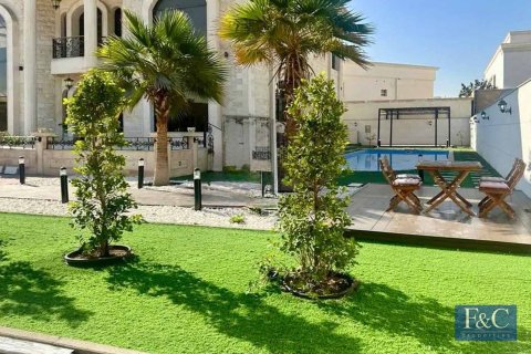 Villa in Al Barsha 2, Al Barsha, Dubai 6 bedrooms, 1394 sq.m. № 103765 - photo 2