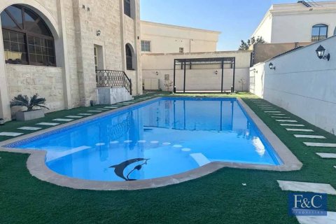 Villa in Al Barsha 2, Al Barsha, Dubai 6 bedrooms, 1394 sq.m. № 103765 - photo 8